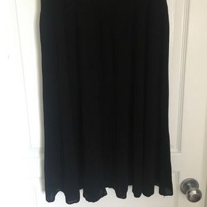 Exclusively Misook black below knee pleated skirt.